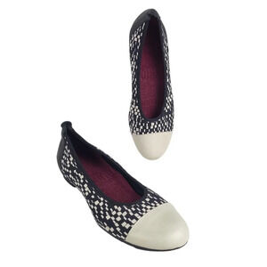 Munro Henlee Checkered Black and White Patterned Round Toe Ballet Flats
